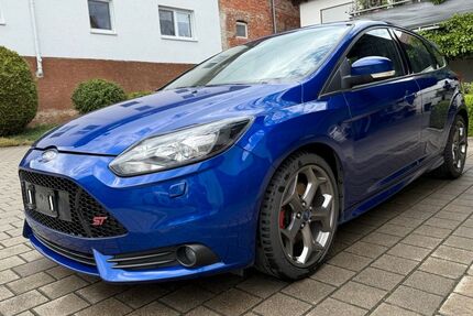 Ford Focus 163.873 km 9.299 &euro; Laupheim 88471