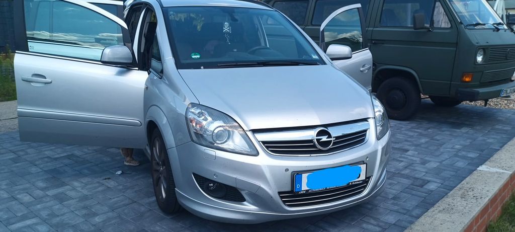 Opel Zafira 181.000 km 5.490 &euro; Guben 03172