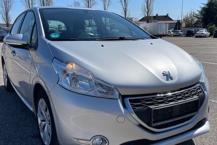Peugeot 208 140.228 km 5.500 &euro; Hockenheim 68766