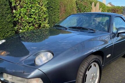 Porsche 928