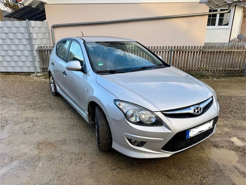 i30