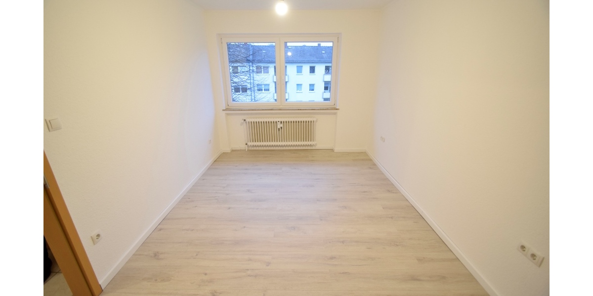 3-Zimmer-OG-Wohnung + gute Raumaufteilung + EBK + Balkon in ruhiger Lage, für max. 3 Personen - Etagenwohnung Bremen Häfen | Angebot:25077958