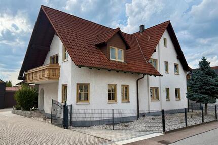 Wohnung Burglengenfeld - 4 Zimmer, 130 m&sup2;, 1.399&euro; | Angebot:27571478