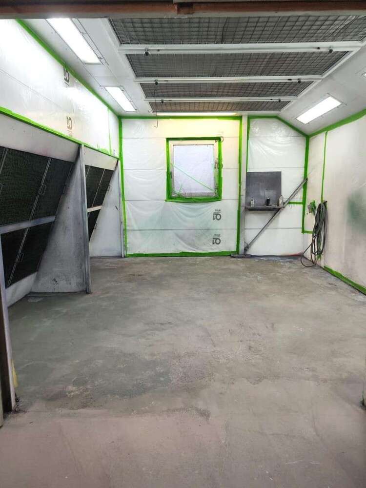 Halle in Esslingen 1.050 € 110 m²