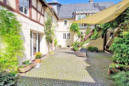 Haus Hünstetten-Bechtheim Bechtheim - 6 Zimmer, 282 m&sup2;, 1.850&euro; | Angebot:25968423