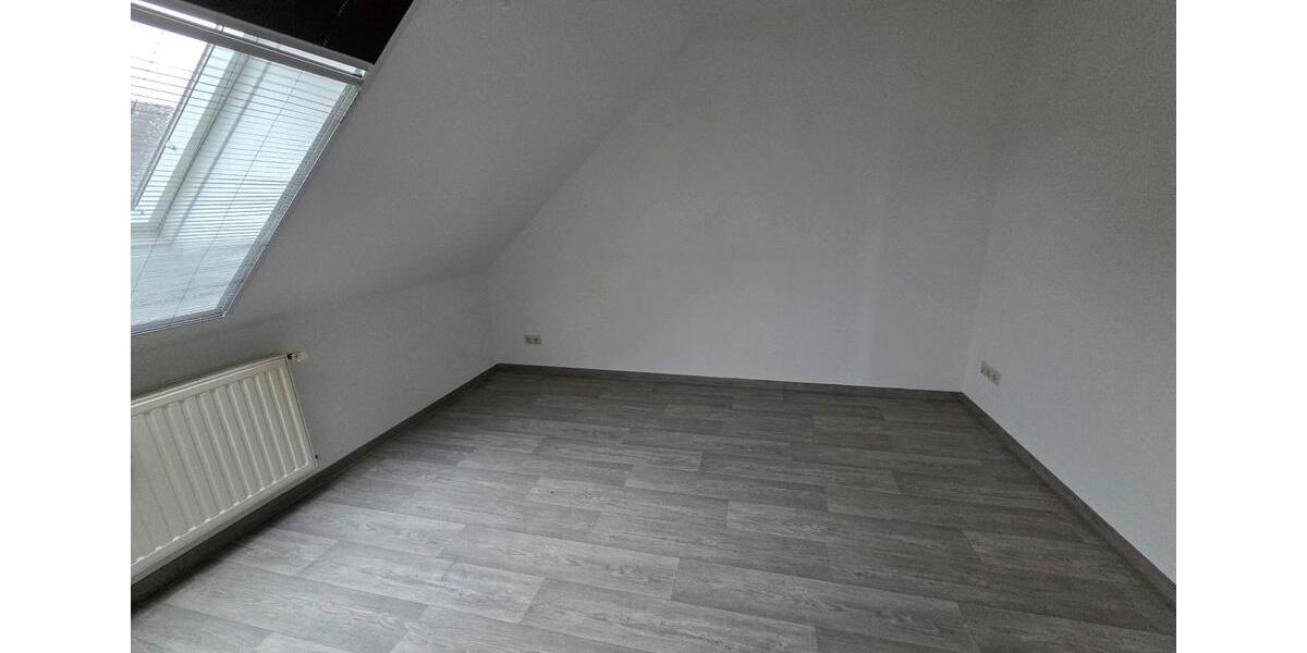 Dachgeschoßwohnung Staßfurt Löderburg - 4 Zimmer, 80 m&sup2;, 400&euro; | Angebot:26382592