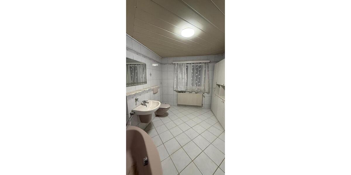 2-Zimmer-Wohnung mit Balkon direkt am Edingen-Bahnhof 2 zimmer