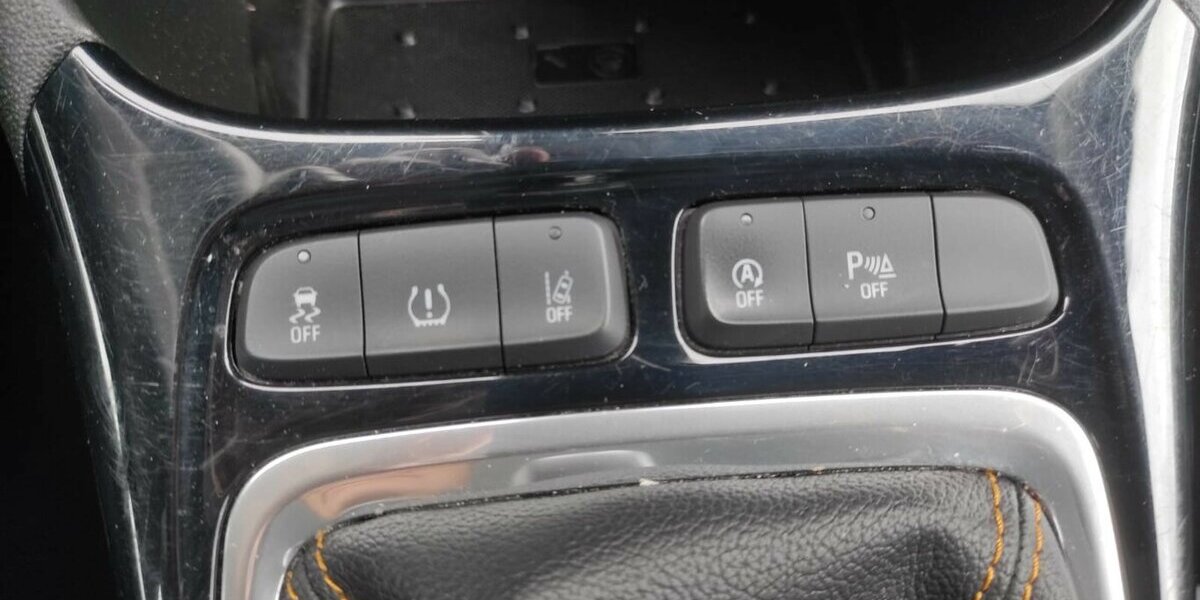 Opel Crossland 1,2 Turbo Ultimate Navi/LED/SH/FH/PDC 102.985 km 9.500 &euro; Höchstenbach 57629