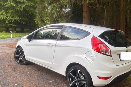 Ford Fiesta 89.500 km 5.200 &euro; Großrückerswalde 09518