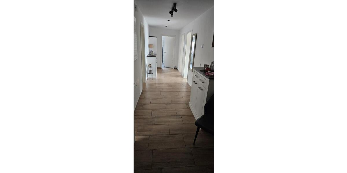 Etagenwohnung Nordhastedt - 6 Zimmer, 130 m&sup2;, 1.000&euro; | Angebot:26393810