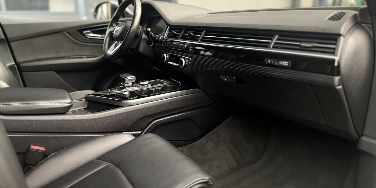 Audi Q7 3.0 TDI e-tron quattro / Panorama / Kamera 179.000 km 30.900 € Mönchengladbach 41066