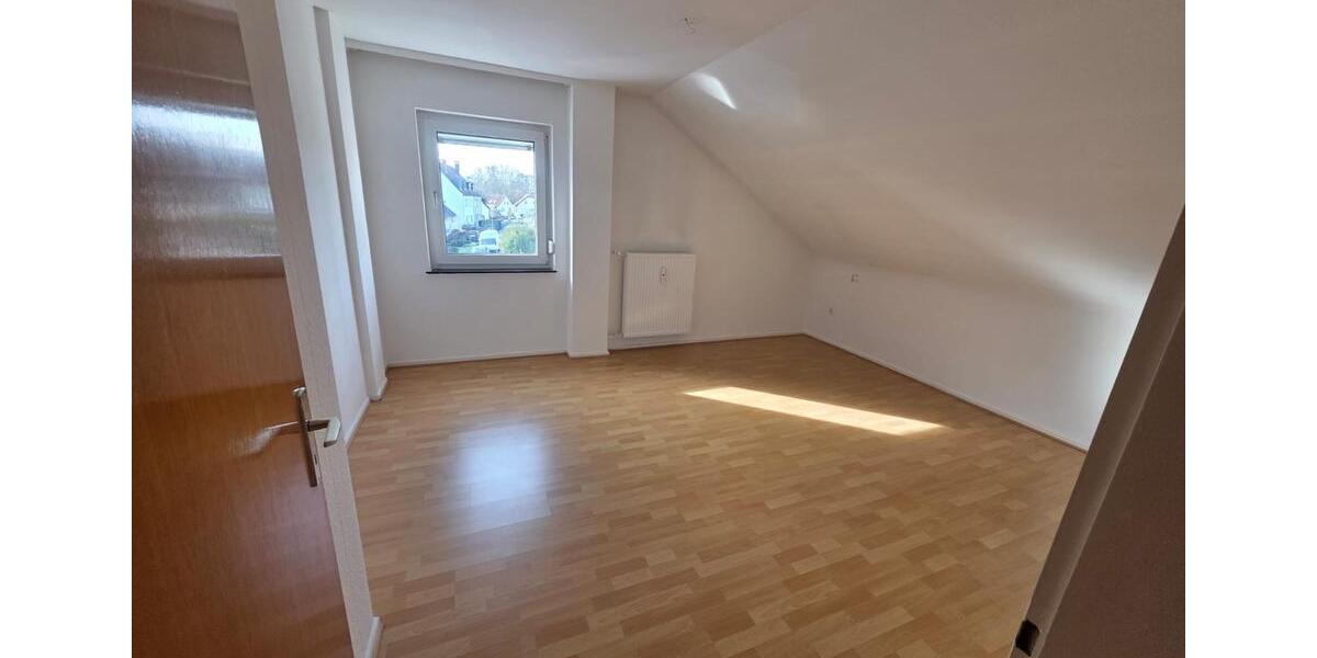 Dachgeschoßwohnung Kassel Fasanenhof - 4 Zimmer, 79 m&sup2;, 790&euro; | Angebot:25380881