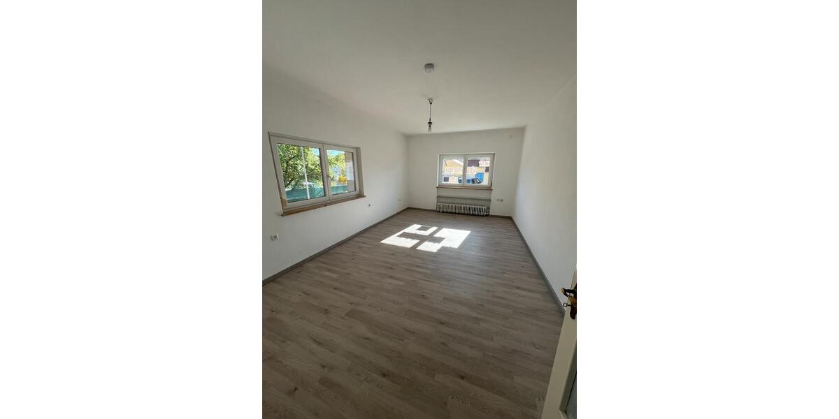 Erdgeschoßwohnung Langenzenn - 4 Zimmer, 106 m&sup2;, 850&euro; | Angebot:26315195