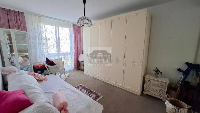 Helle und geräumige 3-Zimmer Wohnung mit Lift, Balkon, Carport