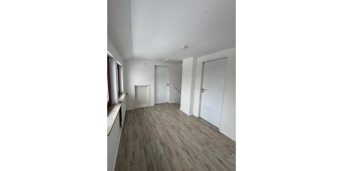 Dachgeschoßwohnung Uelzen - 3 Zimmer, 95 m&sup2;, 855&euro; | Angebot:26087308