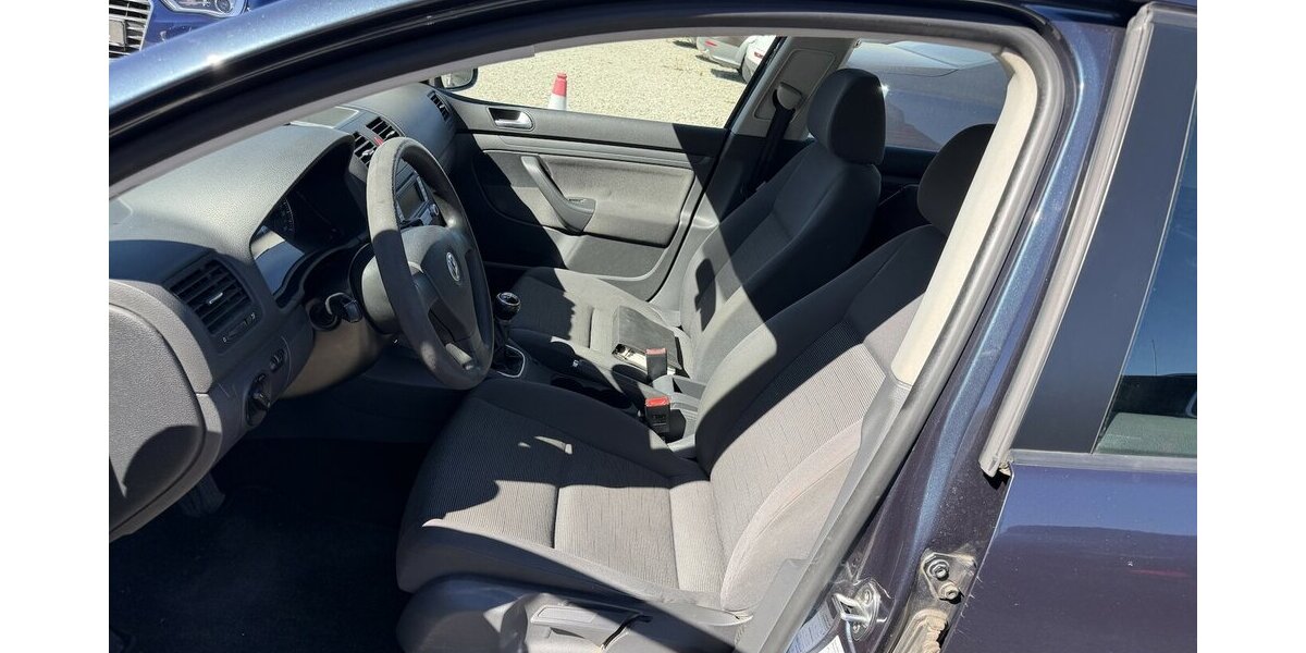 VW Golf 1.6i Trendline 1.Hand Klima SHZ 100.000 km 2.990 &euro; Altdorf 84032