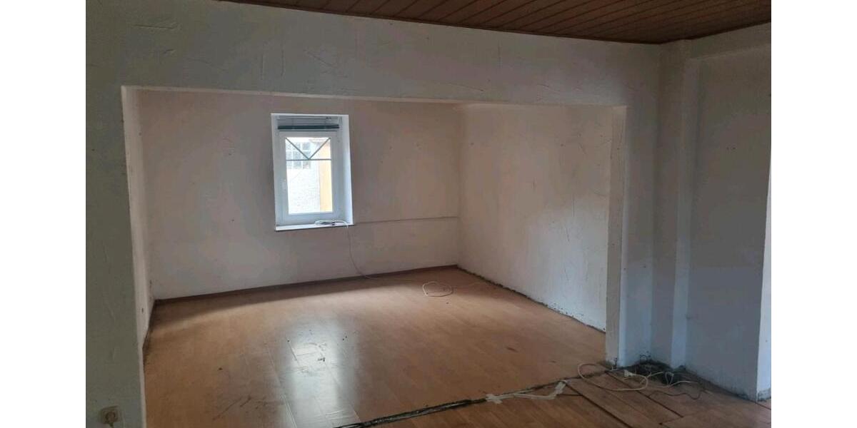 Reihenhaus Wadern - 6 Zimmer, 170 m&sup2;, 145.000&euro; | Angebot:26902796