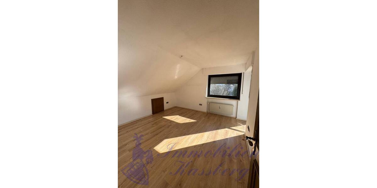Einfamilienhaus Lage Hörste - 8 Zimmer, 250 m&sup2;, 1.600&euro; | Angebot:26545492