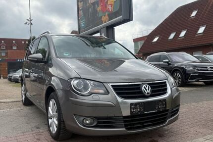 VW Touran 147.147 km 7.490 € Stade 21680