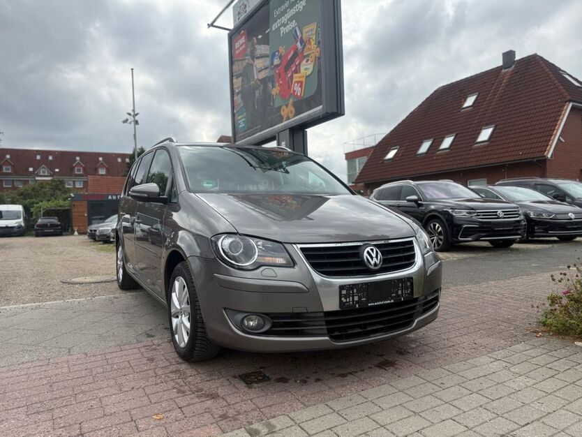 VW Touran 147.147 km 7.490 € Stade 21680