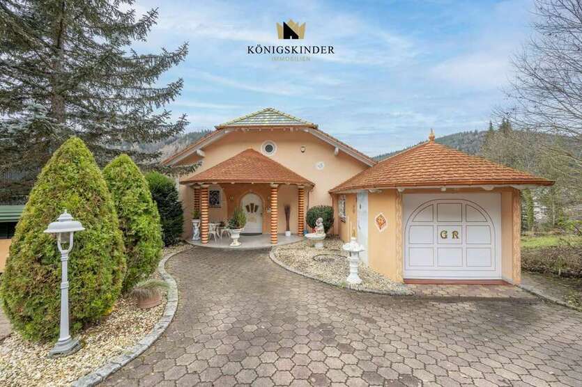 Haus zum Kaufen in Bad Wildbad im Schwarzwald 749.000 € 230 m²
