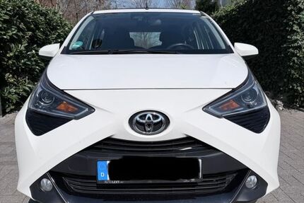 Toyota Aygo (X) 33.045 km 12.250 &euro; Düsseldorf 40547
