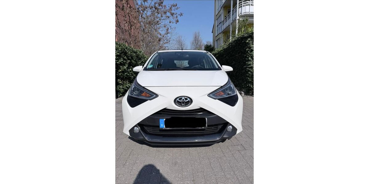 Toyota Aygo (X) 33.045 km 12.250 &euro; Düsseldorf 40547