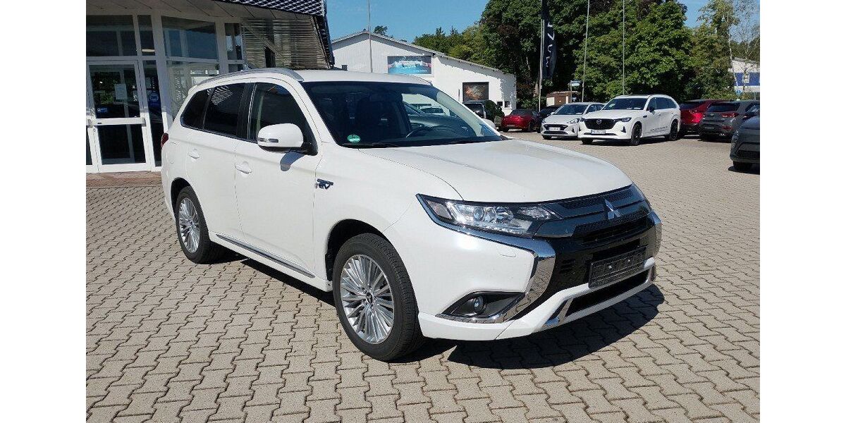 Mitsubishi Outlander 72.599 km 23.990 &euro; Traunstein 83278