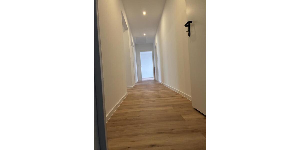 Dachgeschoßwohnung Rösrath - 3.5 Zimmer, 67 m&sup2;, 1.150&euro; | Angebot:24763824