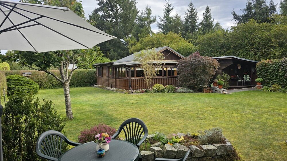 HORN IMMOBILIEN ++ kleines Paradies in landschaftlich reizvoller Lage bei Fürstenberg (Havel) - Ferienhaus Wokuhl-Dabelow / Carolinenhof Carolinenhof | Angebot:27253552