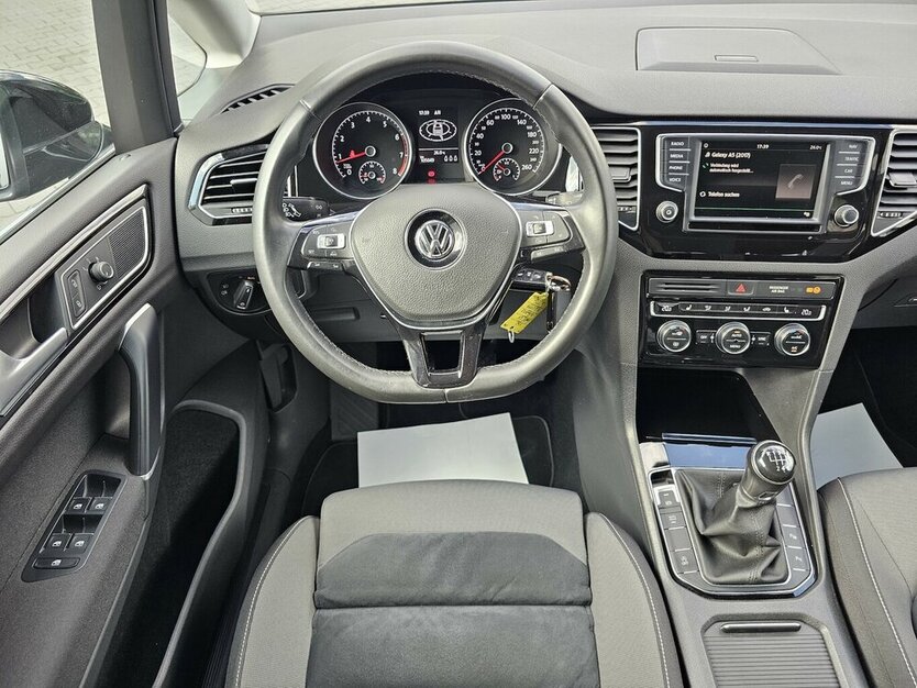 VW Golf Sportsvan 1.4 TSI Highline LEDER NAVI AHK 105.050 km 14.490 € Löhne 32584