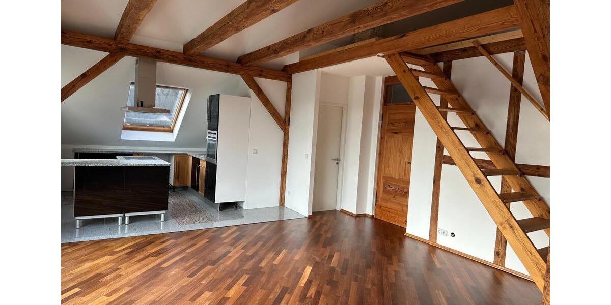 Großzügige 4-Zimmer-Wohnung mit Loft und Holzbalkendecke 4 zimmer