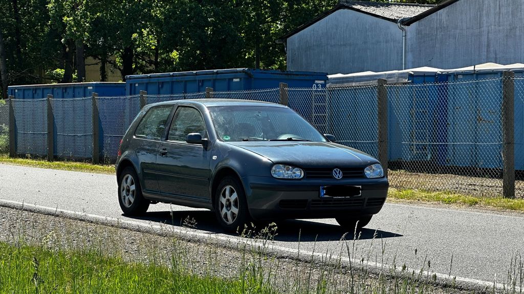 VW Golf 271.500 km 2.250 &euro; Königswartha 02699