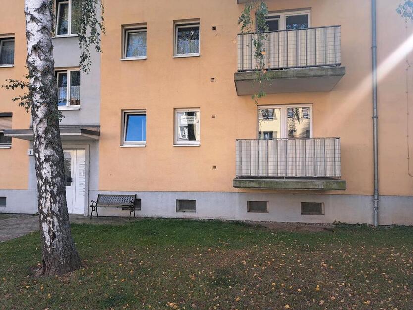 Schöne 2 RaumWohnung mit Balkon im Erdgeschoss