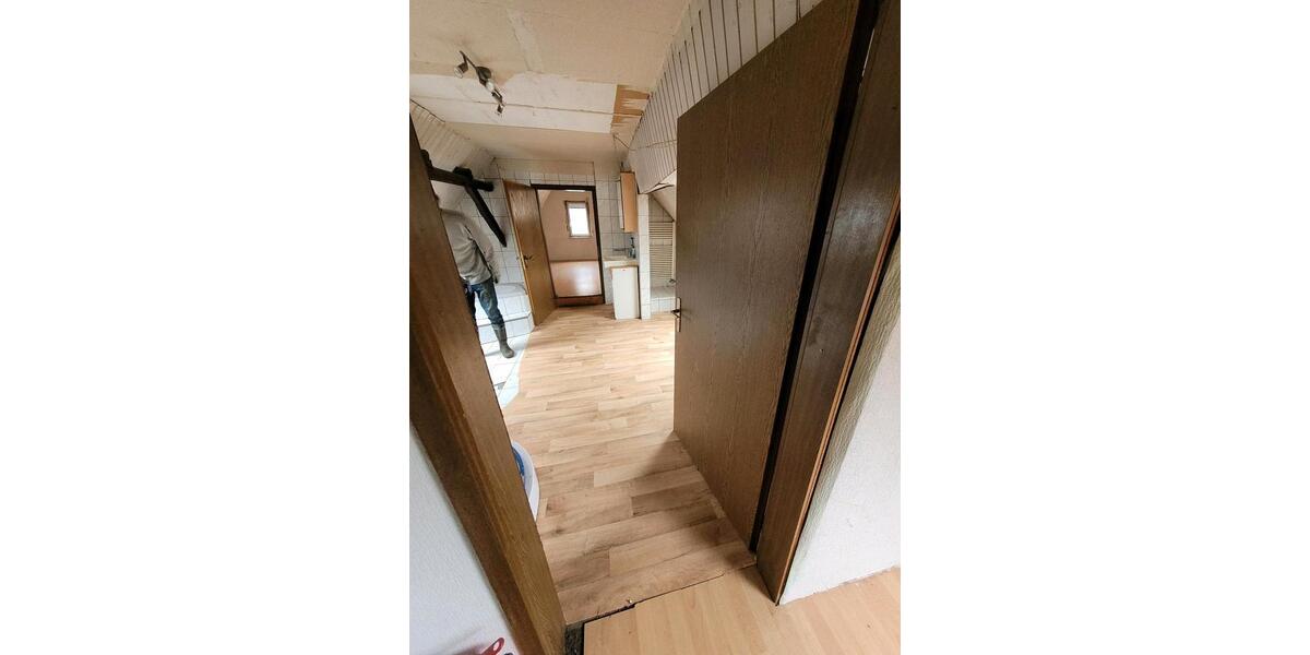 Einfamilienhaus Baunatal - 8 Zimmer, 243 m&sup2;, 225.000&euro; | Angebot:25305013