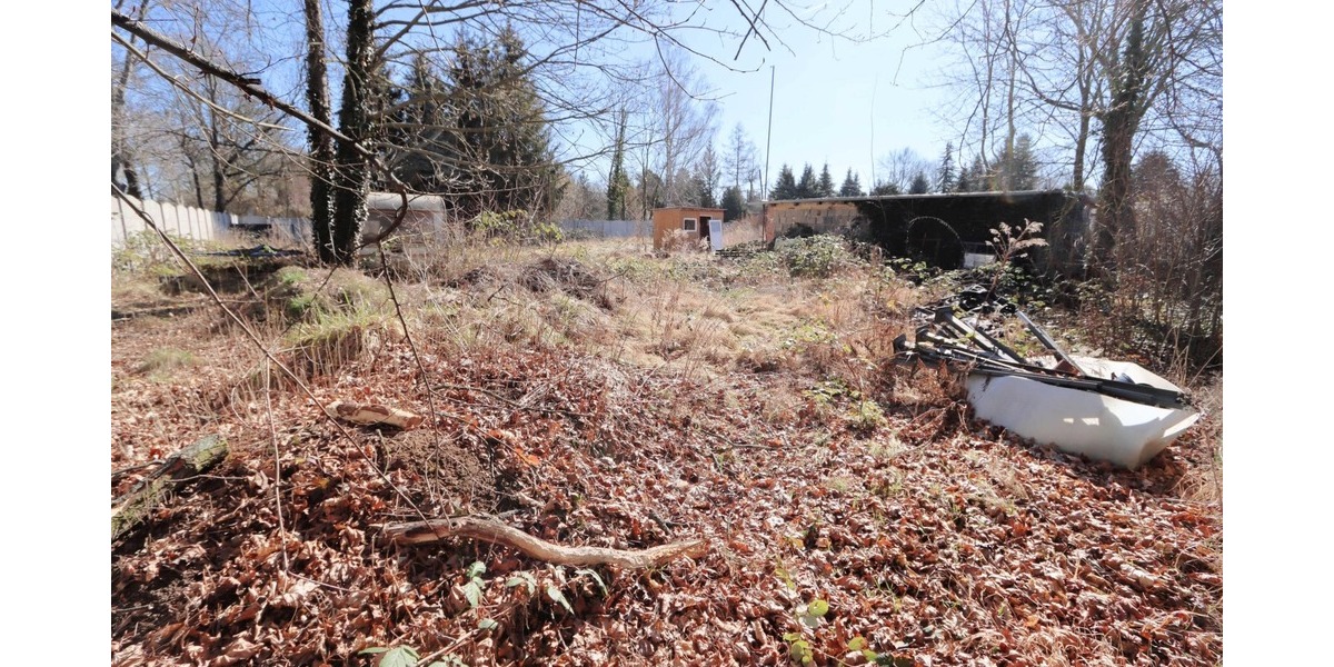 Großer Garten - voll umzäunt - Strom liegt an zimmer