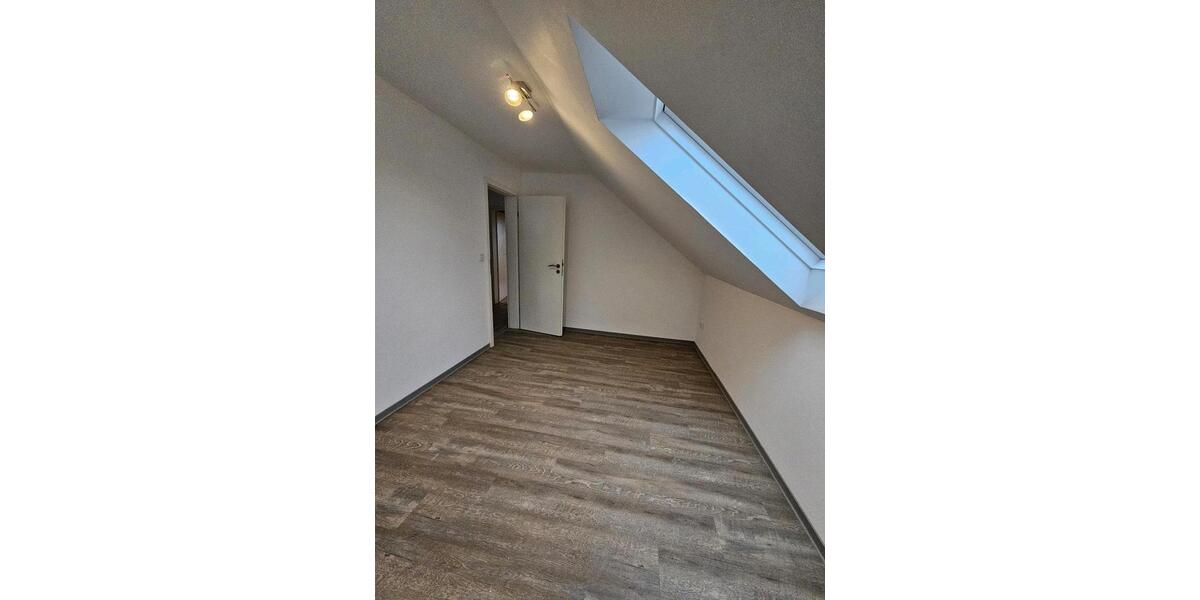 Dachgeschoßwohnung Apen - 3 Zimmer, 70 m&sup2;, 850&euro; | Angebot:25404096