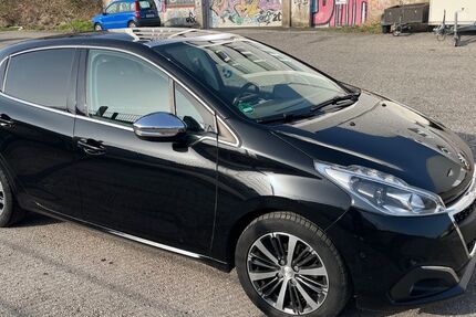 Peugeot 208 143.800 km 5.250 &euro; remscheid 42857