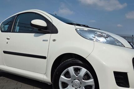 Peugeot 107 83.000 km 4.199 &euro; Paderborn 33102