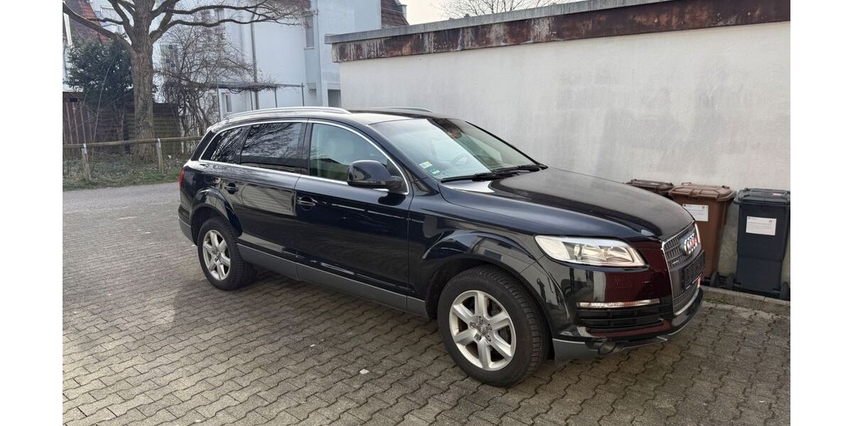 Audi Q7 289.000 km 7.890 &euro; Friedrichshafen 88045