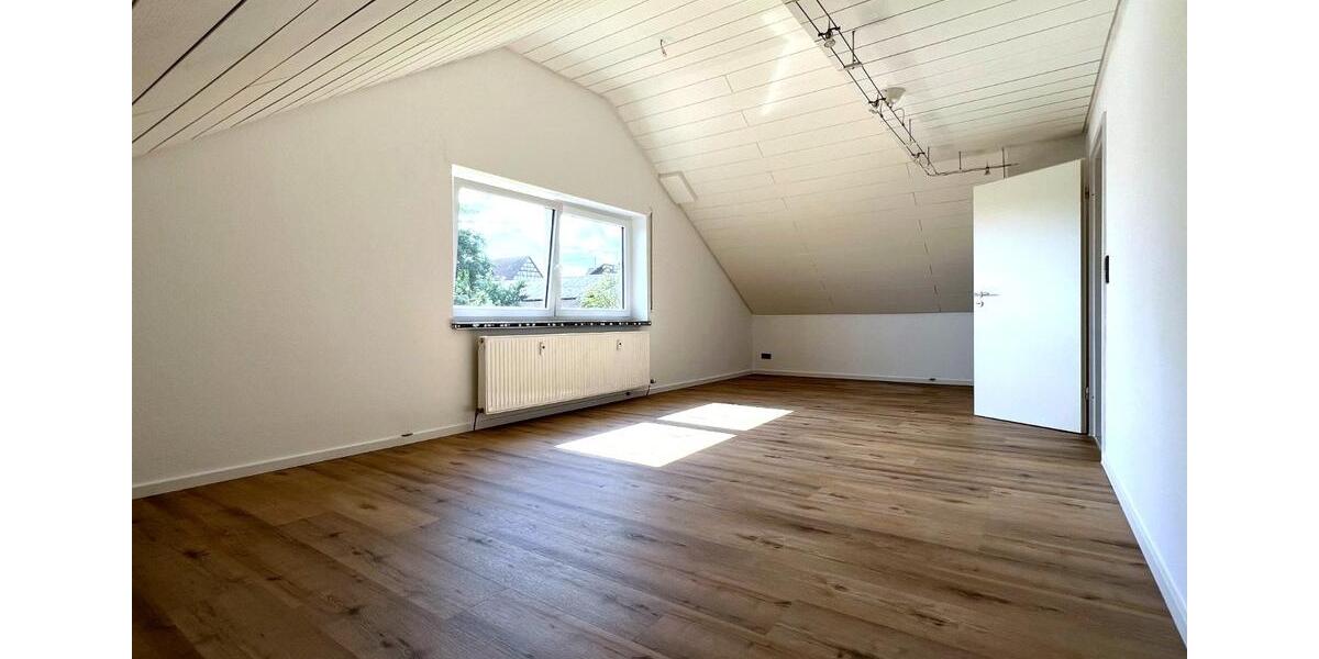 Dachgeschoßwohnung Kupferzell - 3 Zimmer, 84 m&sup2;, 810&euro; | Angebot:25418096
