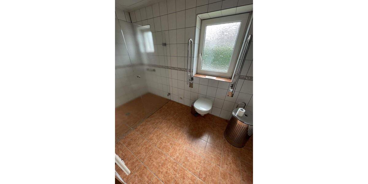 Selbst bewohnen oder vermieten: Zweifamilienhaus in ruhiger Siedlungslage 9 zimmer