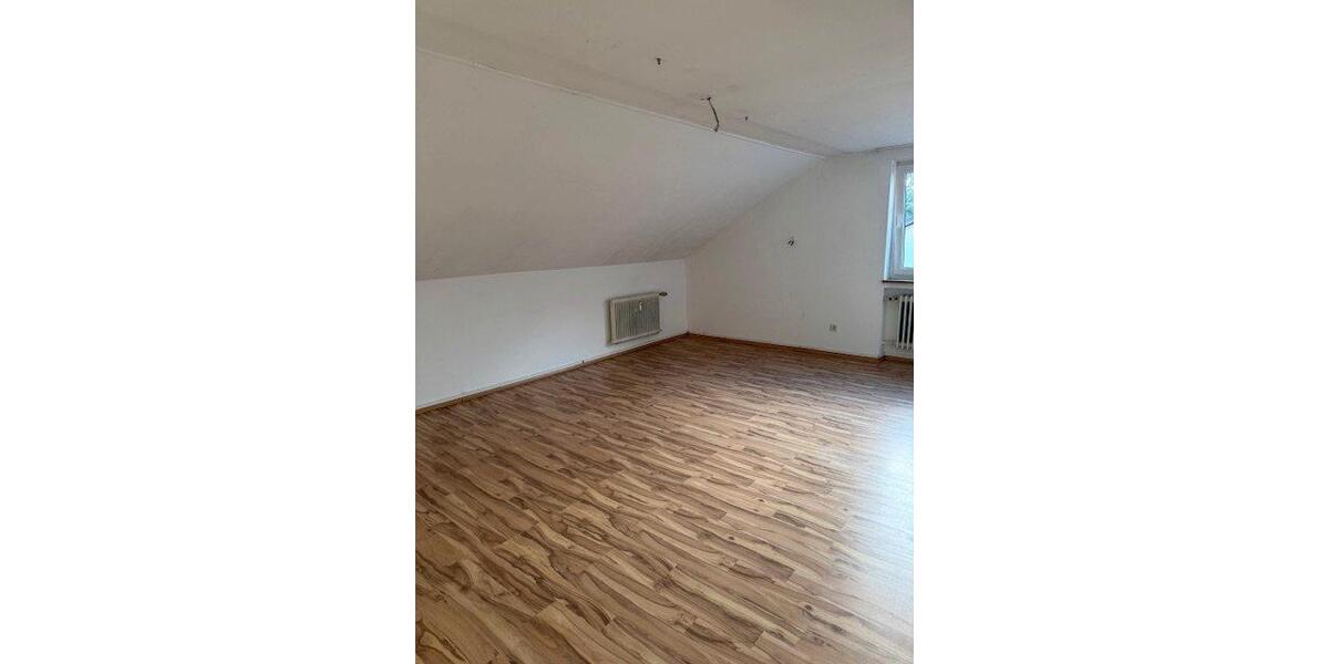 Dachgeschoßwohnung Kronach - 4 Zimmer, 86 m&sup2;, 550&euro; | Angebot:26678800