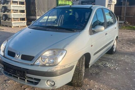 Renault Scenic 181.000 km 1.950 &euro; München 80998