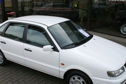 VW Passat 54.852 km 8.888 &euro; Mönchengladbach 41065