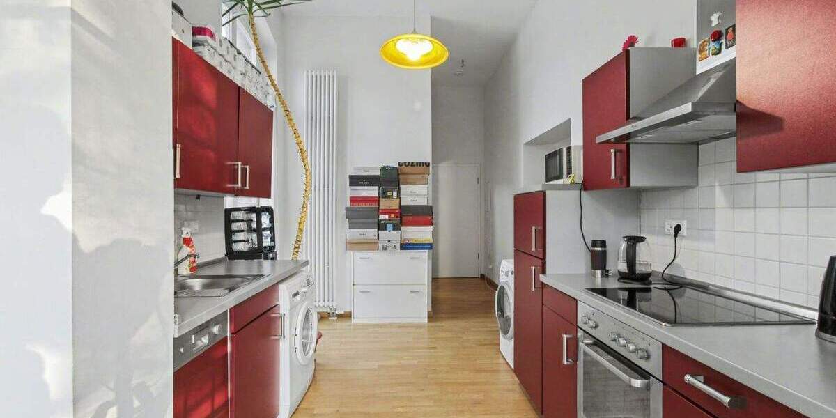 Vermietet: 1-Zimmer-Altbauwohnung (2004 kernsaniert) mit Balkon, Stellplatz und Denkmalschutz 1 zimmer