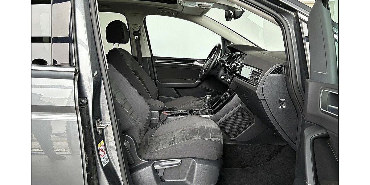 VW Touran 2.0 TDI Highline LED Pano Kam ACC Massage 140.000 km 18.999 &euro; Stade 21682