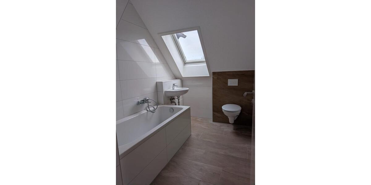 Dachgeschoßwohnung Teterow - 3 Zimmer, 72 m&sup2;, 635&euro; | Angebot:26268972