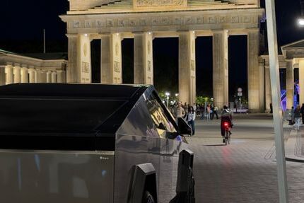 Tesla Andere 25.000 km 110.000 &euro; Berlin 10115