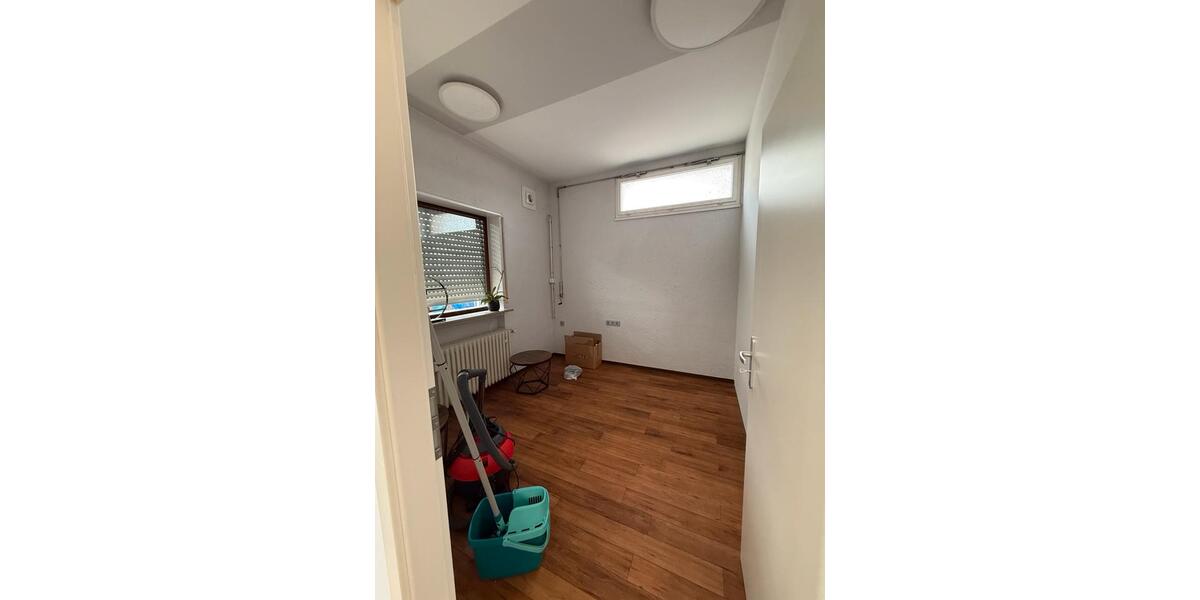 Raum zu vermieten im Friseursalon zimmer